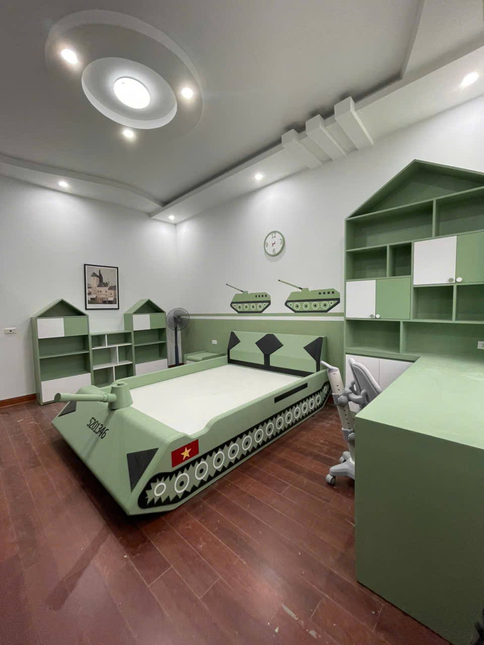 Thi công phòng ngủ bé trai chủ đề xe tăng tại Quảng Ninh